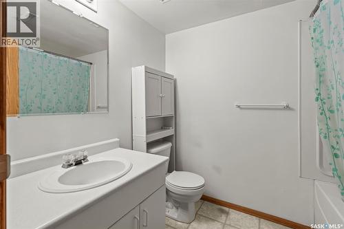 206A Cruise Street, Saskatoon, SK - Indoor Photo Showing Bathroom