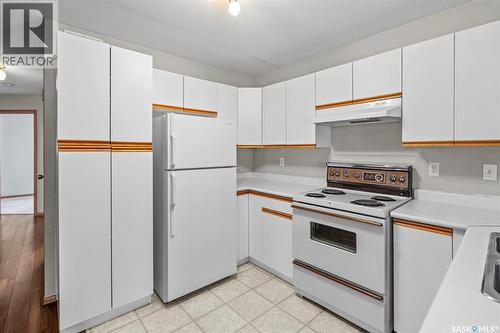 206A Cruise Street, Saskatoon, SK - Indoor Photo Showing Kitchen