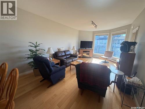 307 615 Saskatchewan Crescent W, Saskatoon, SK - Indoor Photo Showing Living Room