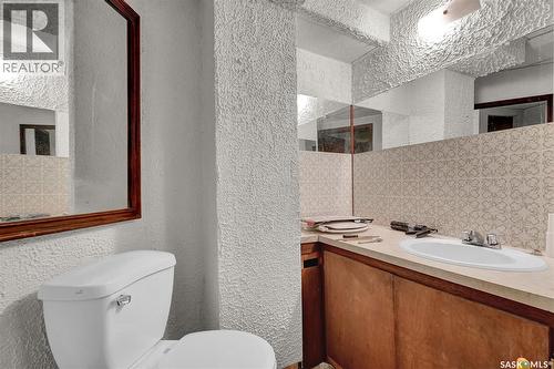1124 Courtney Street, Regina, SK - Indoor Photo Showing Bathroom