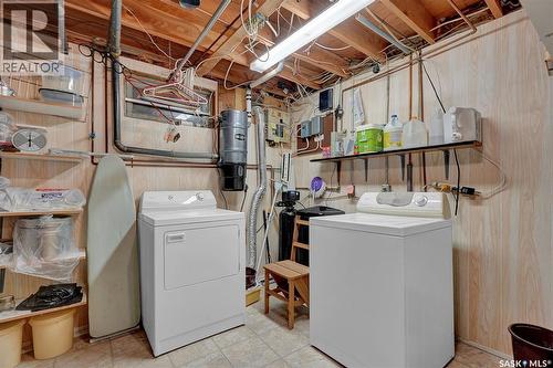 1124 Courtney Street, Regina, SK - Indoor Photo Showing Laundry Room