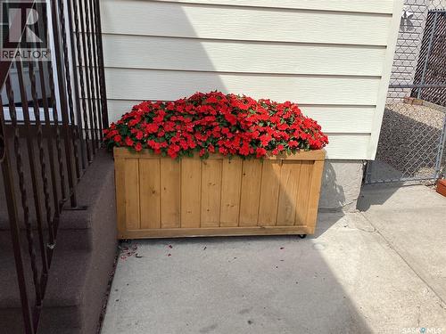 1124 Courtney Street, Regina, SK - Outdoor With Exterior
