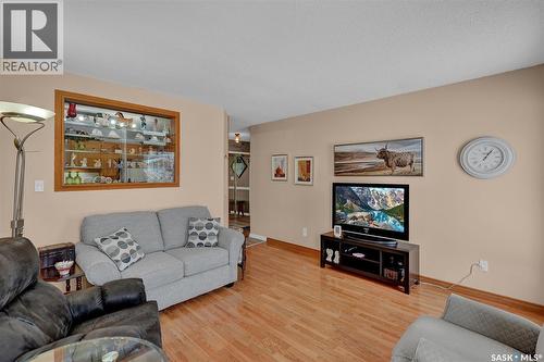 1124 Courtney Street, Regina, SK - Indoor Photo Showing Living Room