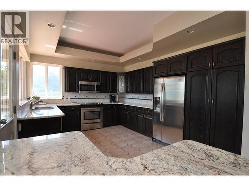2194 3A Highway, Nelson, BC - Indoor Photo Showing Kitchen