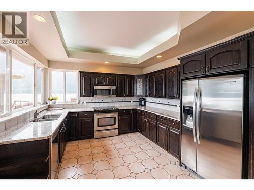 2194 3A Highway, Nelson, BC - Indoor Photo Showing Kitchen With Double Sink