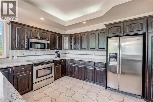 2194 3A Highway, Nelson, BC - Indoor Photo Showing Kitchen