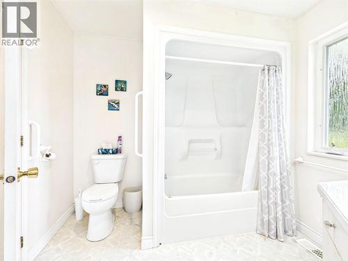 Mainfloor bathroom - 2194 3A Highway, Nelson, BC 