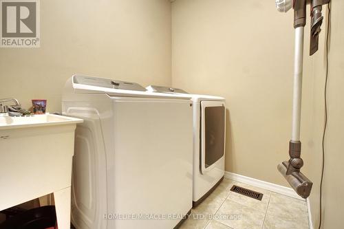 206 Westmeadow Drive, Kitchener, ON - Indoor Photo Showing Laundry Room