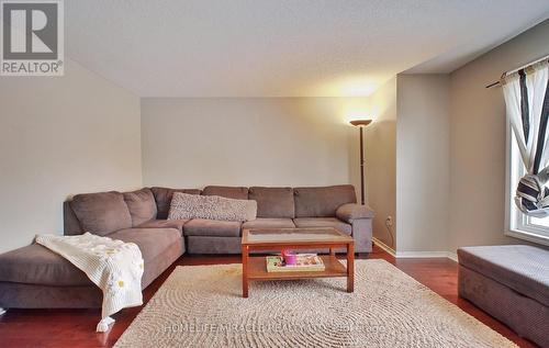 206 Westmeadow Drive, Kitchener, ON - Indoor Photo Showing Living Room