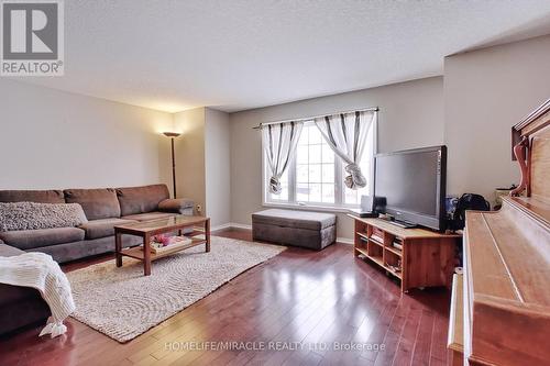 206 Westmeadow Drive, Kitchener, ON - Indoor Photo Showing Living Room