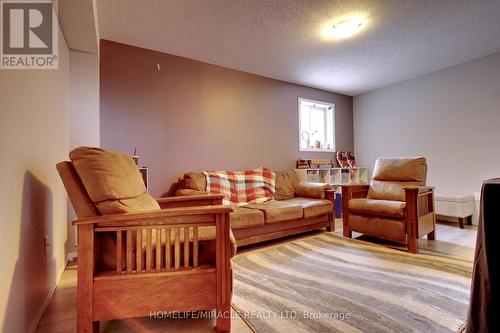 206 Westmeadow Drive, Kitchener, ON - Indoor Photo Showing Living Room