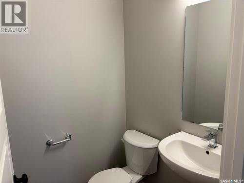 955 Traeger Manor, Saskatoon, SK - Indoor Photo Showing Bathroom