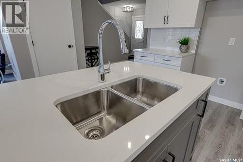 322 Asokan Bend, Saskatoon, SK - Indoor Photo Showing Kitchen With Double Sink