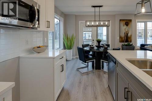 322 Asokan Bend, Saskatoon, SK - Indoor Photo Showing Kitchen
