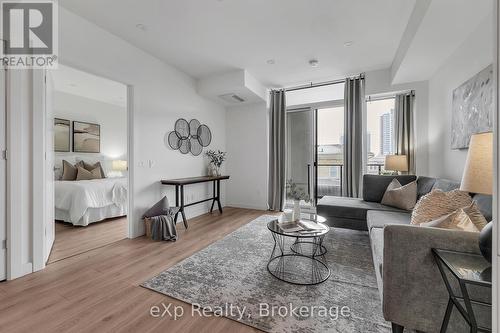 306 - 741 King Street W, Kitchener, ON - Indoor Photo Showing Living Room