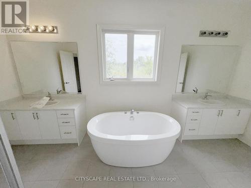 Primary Bedroom - 5pc Ensuite - 76 Elstone Place, Hamilton, ON - Indoor Photo Showing Bathroom