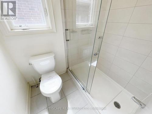 3pc Semi-Ensuite Bathroom between Bedrooms #2 & #3 - 76 Elstone Place, Hamilton, ON - Indoor Photo Showing Bathroom