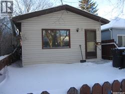 907 H AVENUE N  Saskatoon, SK S7L 2C4