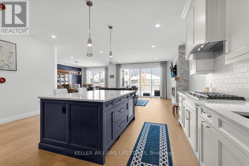 Kitchen - 956 Eagletrace Drive, London North (North S), ON - Indoor Photo Showing Kitchen With Upgraded Kitchen