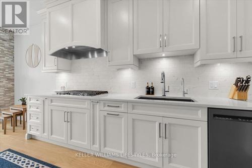 Kitchen - 956 Eagletrace Drive, London North (North S), ON - Indoor Photo Showing Kitchen With Upgraded Kitchen