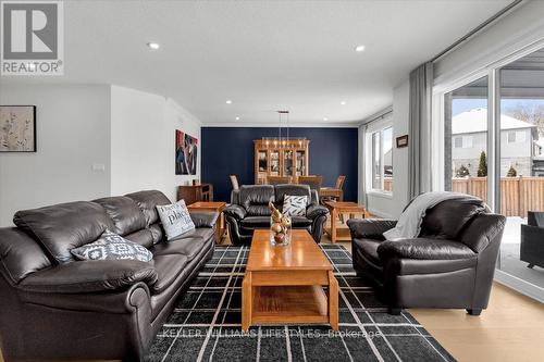 Living room - 956 Eagletrace Drive, London North (North S), ON - Indoor Photo Showing Living Room