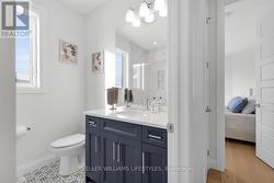 Main floor bathroom 3pcs - 