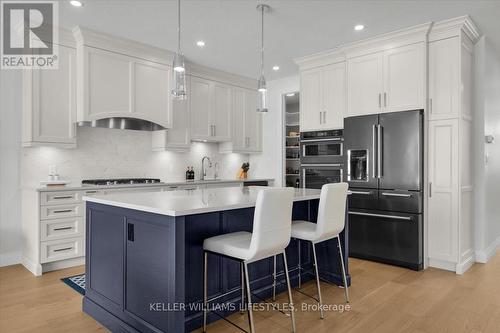 Kitchen - 956 Eagletrace Drive, London North (North S), ON - Indoor Photo Showing Kitchen With Upgraded Kitchen