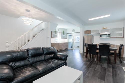 347 Dubuc Street, Winnipeg, MB - Indoor Photo Showing Living Room
