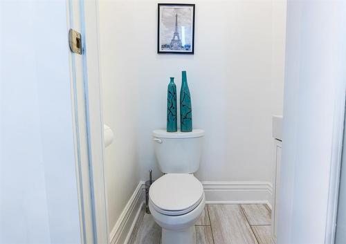 347 Dubuc Street, Winnipeg, MB - Indoor Photo Showing Bathroom