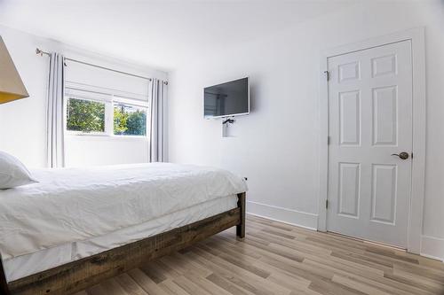 347 Dubuc Street, Winnipeg, MB - Indoor Photo Showing Bedroom