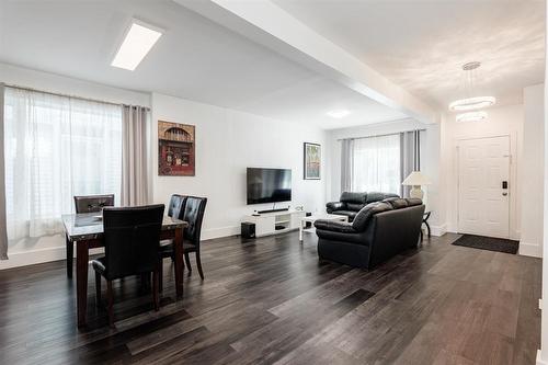 347 Dubuc Street, Winnipeg, MB - Indoor Photo Showing Living Room
