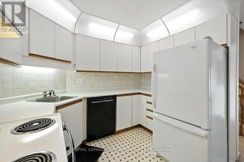 17 Columbus Avenue, Ottawa, ON - Indoor Photo Showing Kitchen
