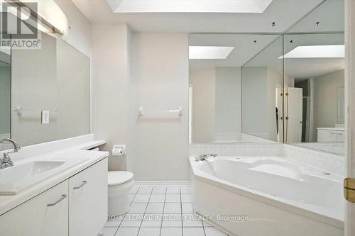 17 Columbus Avenue, Ottawa, ON - Indoor Photo Showing Bathroom