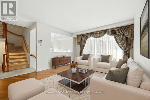 17 Columbus Avenue, Ottawa, ON - Indoor Photo Showing Living Room
