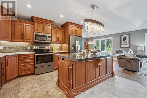 100 Harris Crescent, Southgate, ON - Indoor Photo Showing Kitchen