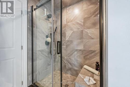 100 Harris Crescent, Southgate, ON - Indoor Photo Showing Bathroom