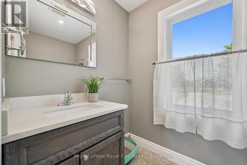 100 Harris Crescent, Southgate, ON - Indoor Photo Showing Bathroom