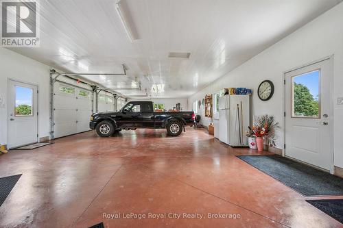 100 Harris Crescent, Southgate, ON - Indoor Photo Showing Garage