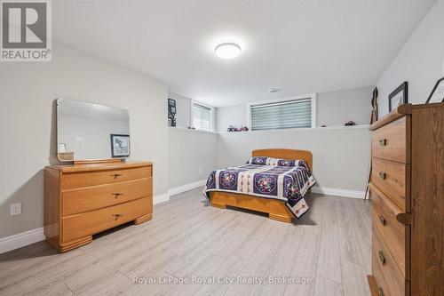 100 Harris Crescent, Southgate, ON - Indoor Photo Showing Bedroom