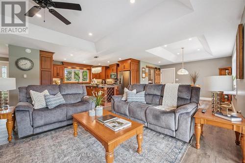 100 Harris Crescent, Southgate, ON - Indoor Photo Showing Living Room