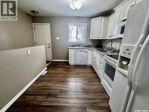 159 Peaker Avenue, Yorkton, SK - Indoor Photo Showing Kitchen