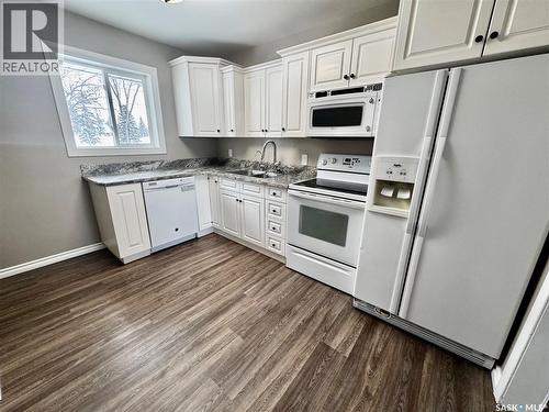 159 Peaker Avenue, Yorkton, SK - Indoor Photo Showing Kitchen