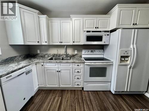 159 Peaker Avenue, Yorkton, SK - Indoor Photo Showing Kitchen