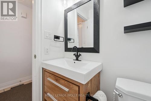 140 Veronica Drive, Kitchener, ON - Indoor Photo Showing Bathroom