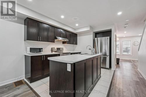 390 Linden Drive, Cambridge, ON - Indoor Photo Showing Kitchen With Upgraded Kitchen