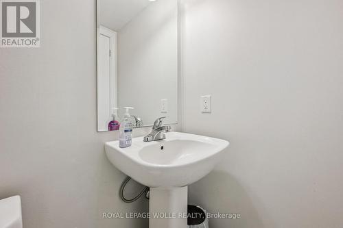 390 Linden Drive, Cambridge, ON - Indoor Photo Showing Bathroom
