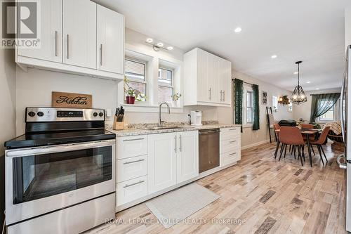 131 Mill Street, Kitchener, ON - Indoor Photo Showing Kitchen With Upgraded Kitchen