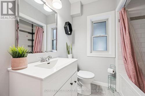 131 Mill Street, Kitchener, ON - Indoor Photo Showing Bathroom