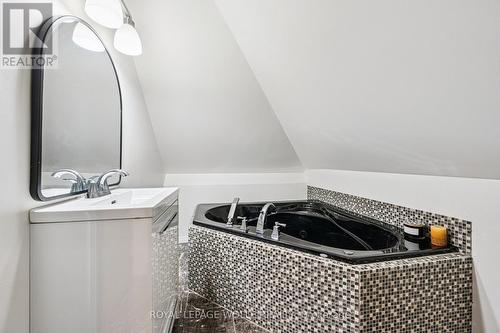 131 Mill Street, Kitchener, ON - Indoor Photo Showing Bathroom