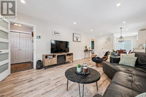 131 Mill Street, Kitchener, ON - Indoor Photo Showing Living Room